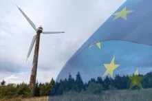 Krušné hory - větrná turbína a vlajka EU