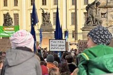 Demonstrace proti jmenování Petra Macinky ministrem životního prostředí